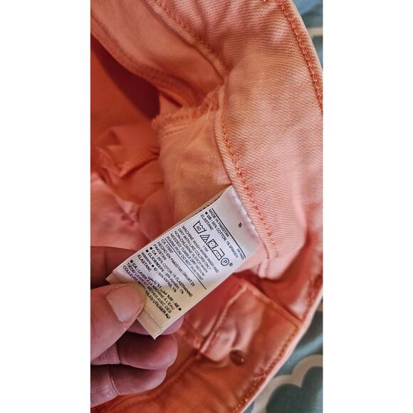 Old Navy Women’s Peach Mid-Rise Distressed Shorts Size 8 | 5” Inseam | NWT - Picture 4 of 8